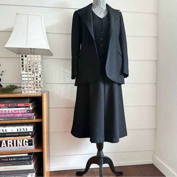 Vintage Ann Klein I.Magnin Black Wool 3 Piece Skirt Suit size 6